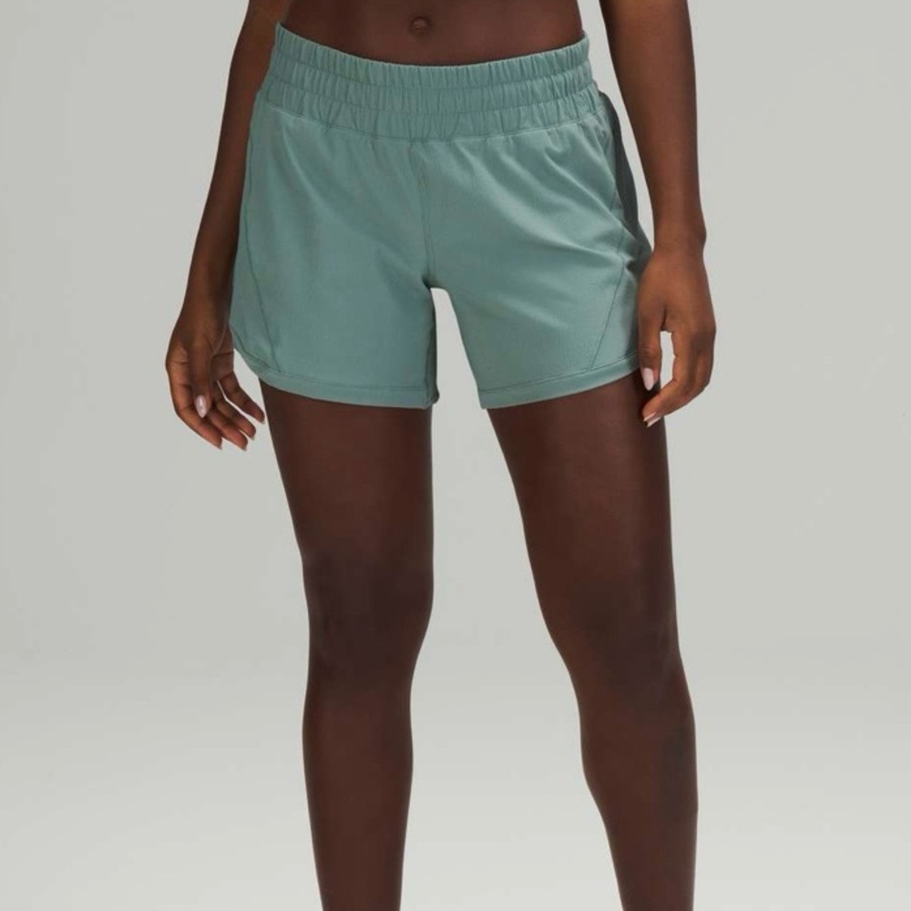 RARE lululemon track that 5” short Sz 6